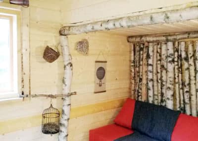 vue intérieure d'un chalet individuel de notre camp à Älgbäck en Laponie suédoise