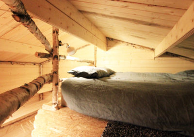 Vue de la chambre d'un chalet individuel dans notre camp à Älgbäck en Laponie suédoise